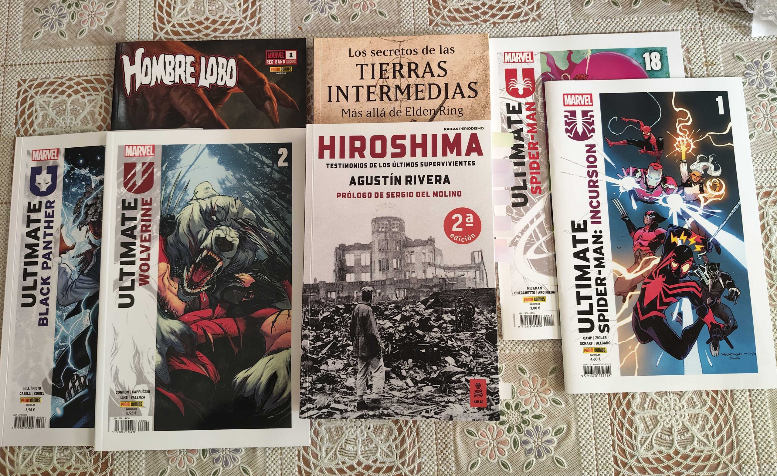 Fotografía de todos los libros que he leído este mes. Como describo las portadas individualmente en el artículo y aquí unos tapan a otros pues no voy a describirlas en este punto.